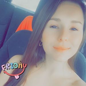 Meet your Posher, Alexis